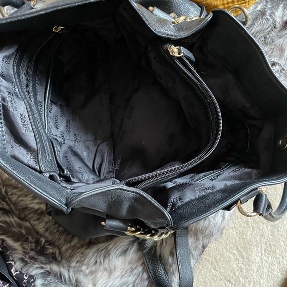 Michael Kors black leather bag with gold chain/leather shoulder strap - Picture 3 of 4